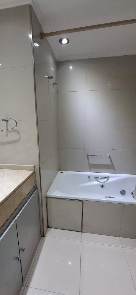 Departamento en venta 4 ambientes en Puerto Madero Torre River View piso alto 2 cocheras y 2 bauleras